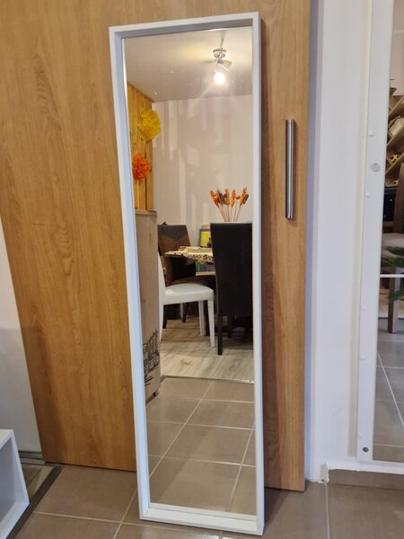 Oglinda cu rama alba din MDF